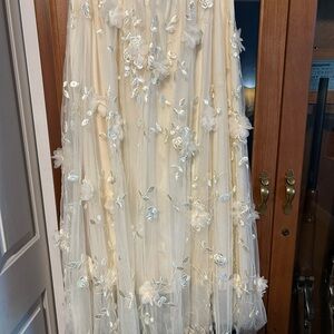 Elegant Cream Floral Embellished long skirt